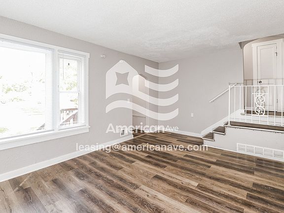 1532083_002_wm_-_living_room_13102460.jpg