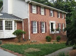 6800 Hunters Trace Cir, Sandy Springs, GA 30328