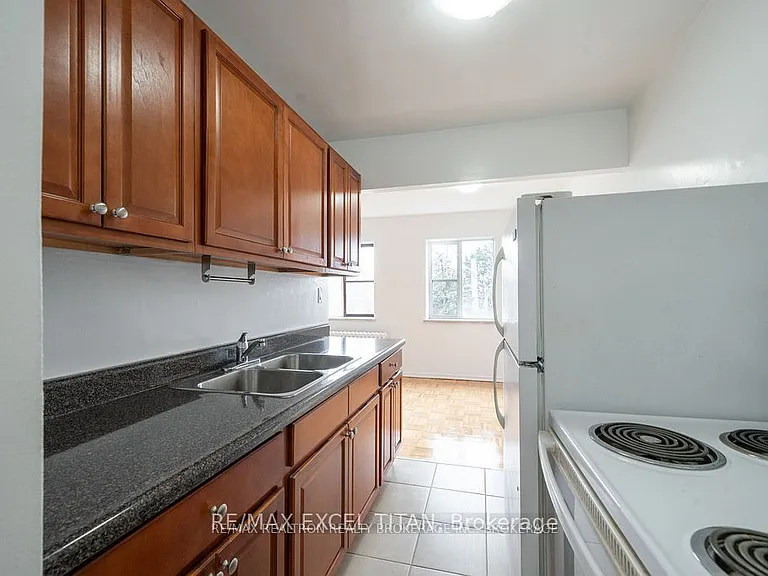 799 Robinson St #4 — Photo 7