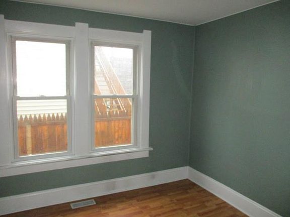 5th image of 113 Oak St