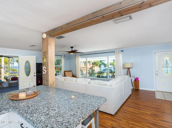 521 N LAKE Street, Crescent City, FL 32112