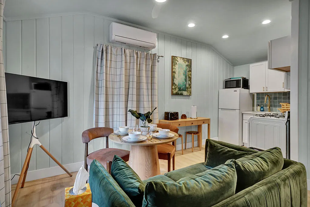 2 bed, 350 sqft, $950 — Photo 2