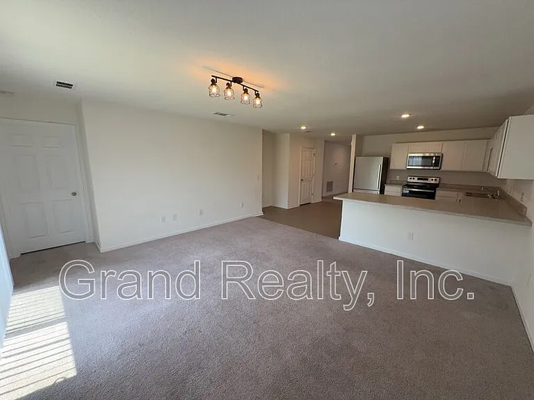 4360 Jitterbug St — Photo 11