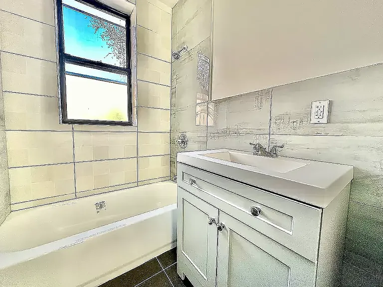 161 Hart St #9 — Photo 5