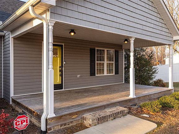 4th image of 572 Anderson Rd