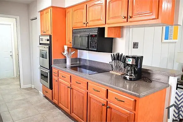 611 Balboa Dr — Photo 2