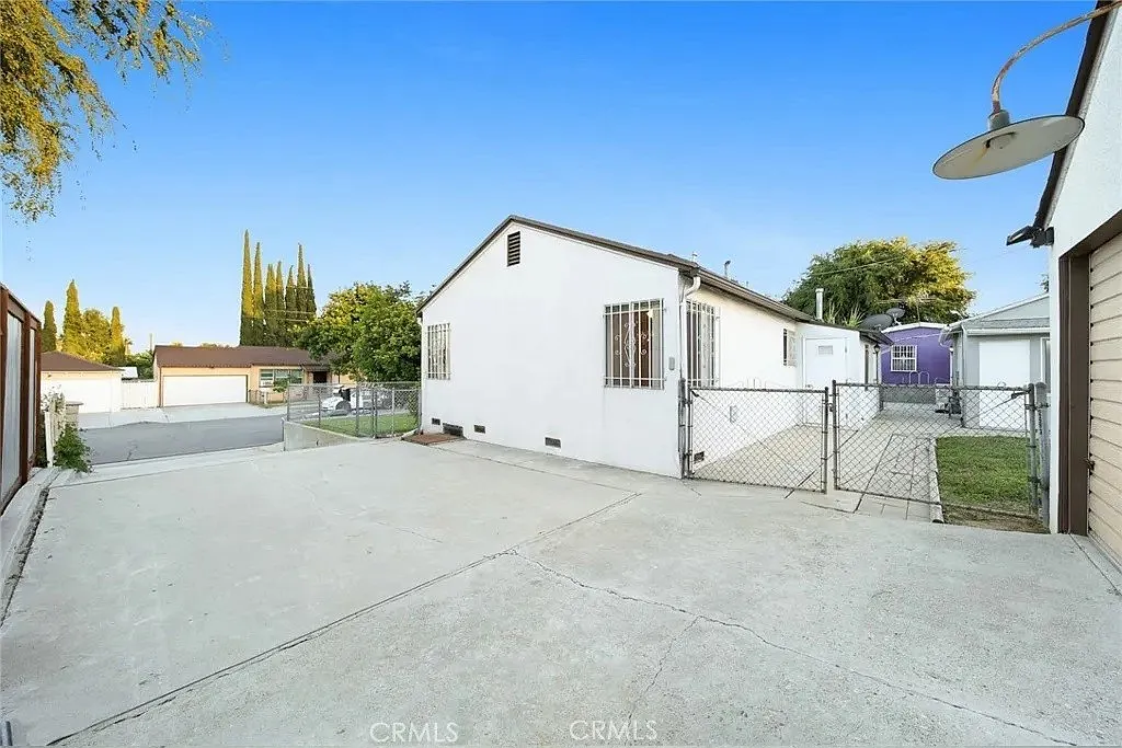 2 bed, 777 sqft, $2,600 — Photo 2