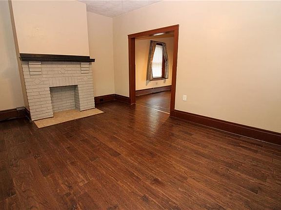 3rd image of 527 Mount Vernon Ave