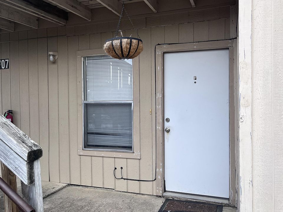 2nd image of 707 Bracewood Cir #F