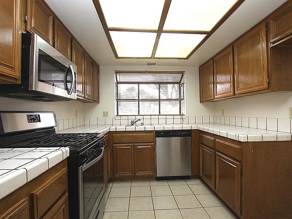 4th image of 422 W Avenue J5 Unit 30
