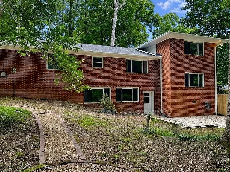 3720 Lake Dr SE — Photo 32