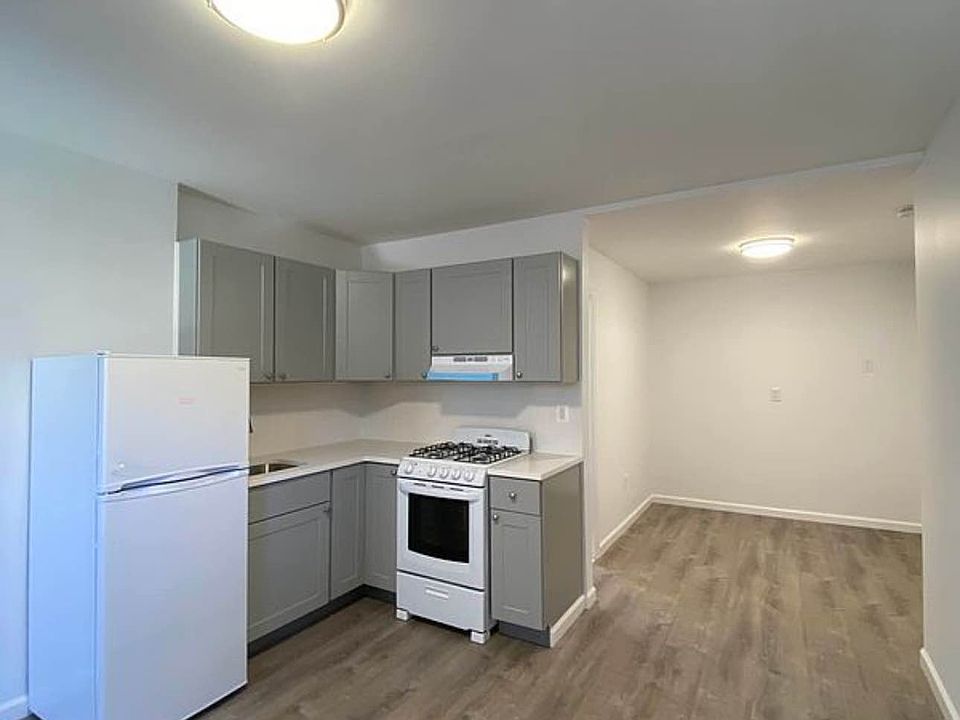 1st image of 221 Smith St APT 2R