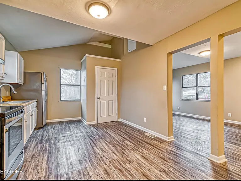 403 Richmond Ave — Photo 7