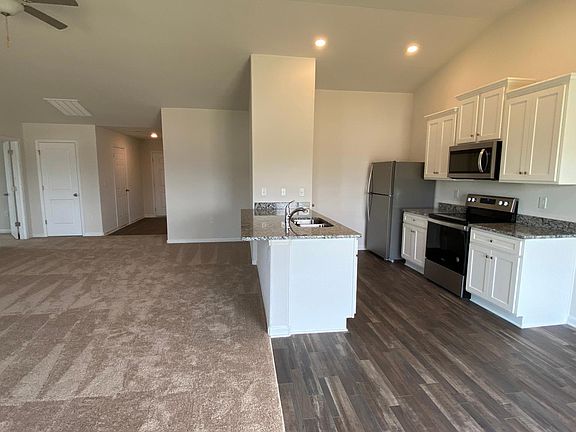 5th image of 105 Wellshire Dr