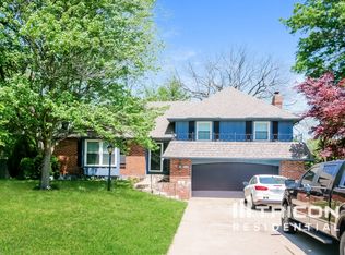 404 W Foxwood Dr, Raymore, MO 64083