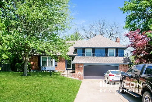 404 W Foxwood Dr Photo 1