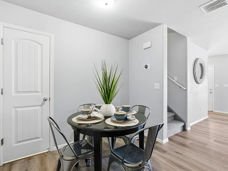 7375 Forest Meadows Ave — Photo 11