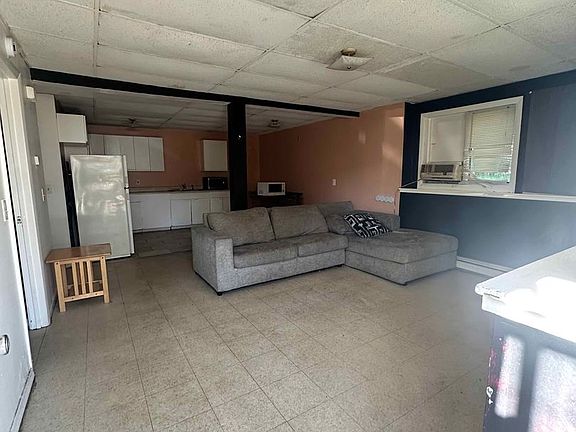 2nd image of 15 Fiore St Basement 1