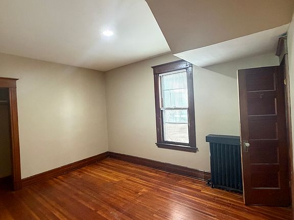 3rd image of 424-426 Hudson Ave #1