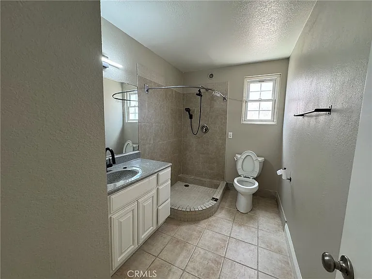 4037 S Ellesford Ave — Photo 11