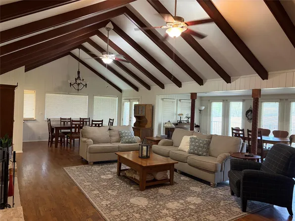 1122 Lakeside Dr, Huntsville, TX 77340