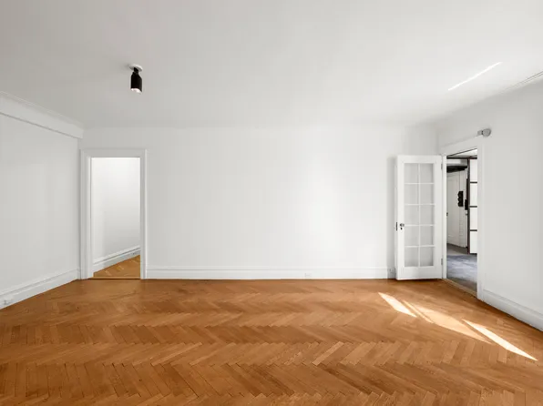 390 Riverside Drive image 3 of 13