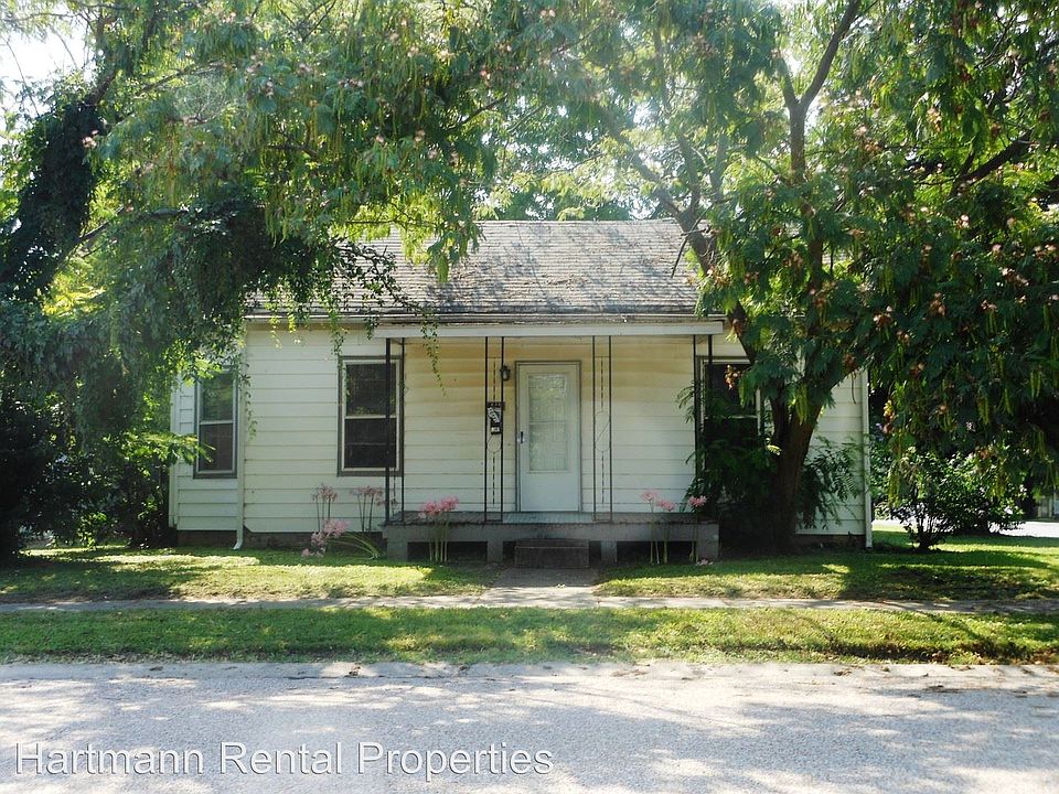 445 N Center St, Collinsville, IL 62234 Zillow