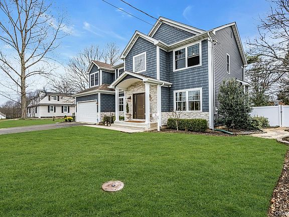 2nd image of 10 Beverly Road