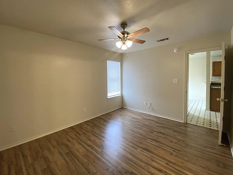 2801 Cantabrian Dr #C — Photo 7