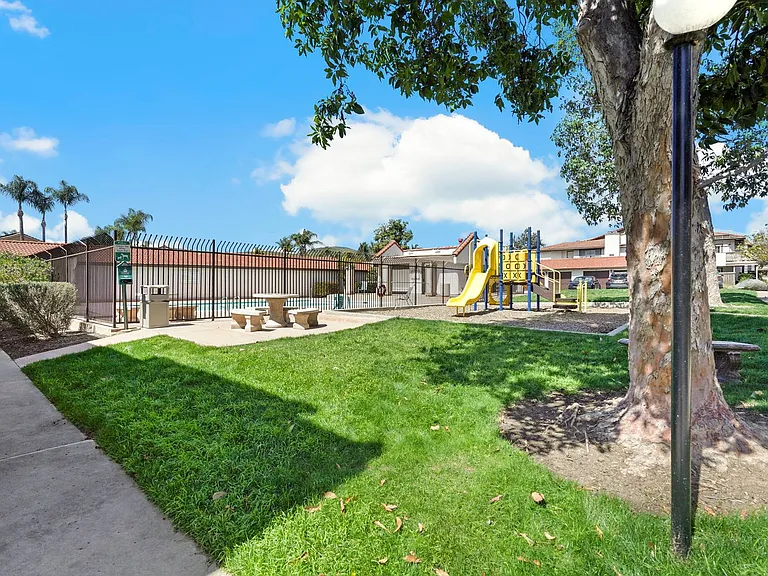 9829 Caspi Gardens Dr #4 — Photo 2