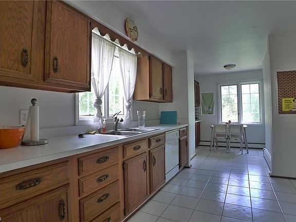 4th image of 58 W Orange St #2