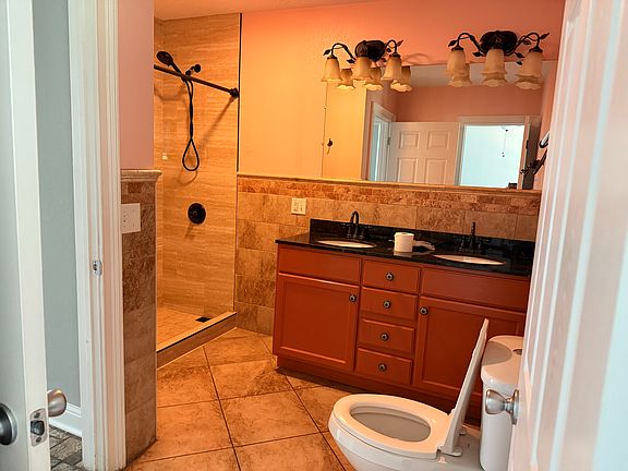 5th image of 307 Hewitt Dr