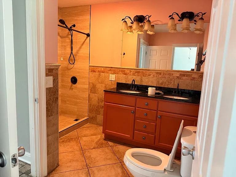 307 Hewitt Dr — Photo 5