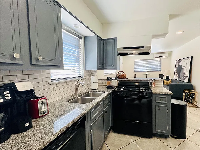 1715 Bluebonnet Ln #A — Photo 7