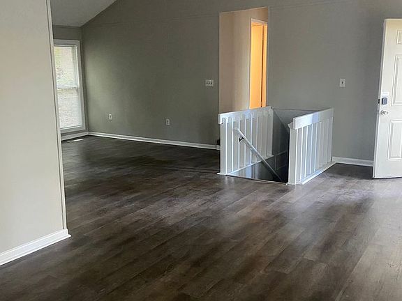 4th image of 280 Driftwood Cir