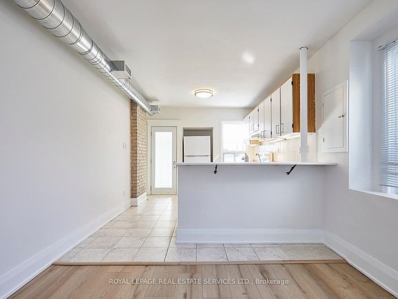 4th image of 927 Kingston Rd #2