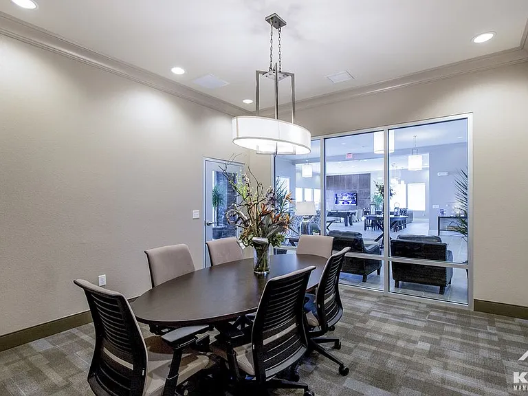 The Vue Luxury Apartments — Photo 7