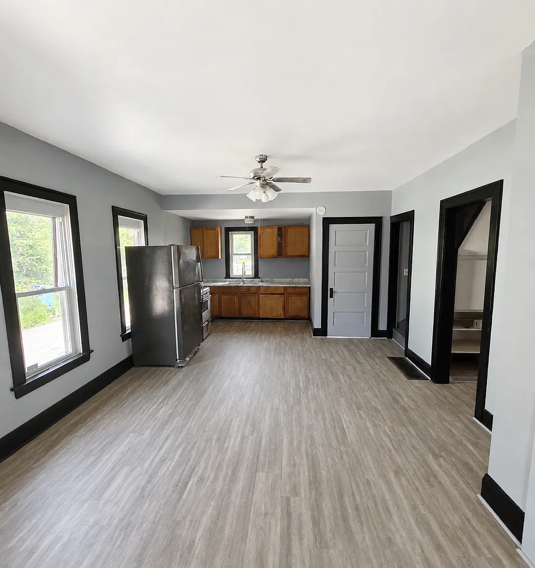3 bed, 1200 sqft, $1,500 — Photo 2