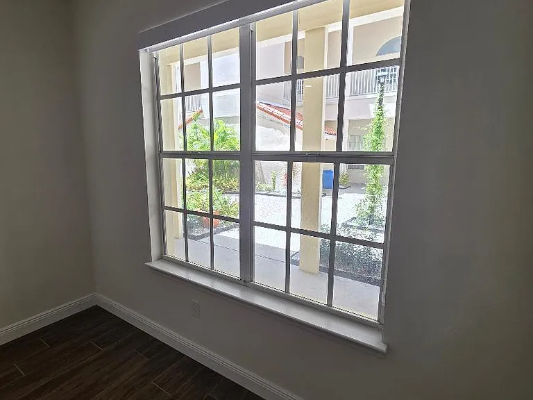 701 Mirror Lake Dr N #105 — Photo 10