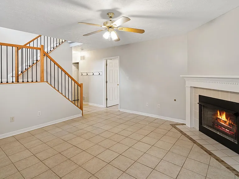 359 Montgomery Cir — Photo 18