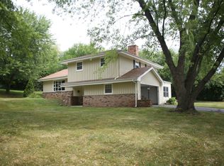 525 Maple Way, Waukesha, WI 53188
