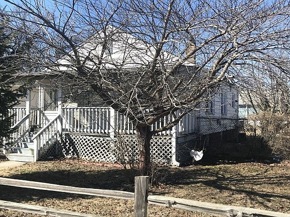 3rd image of 6706 Marshall Ave