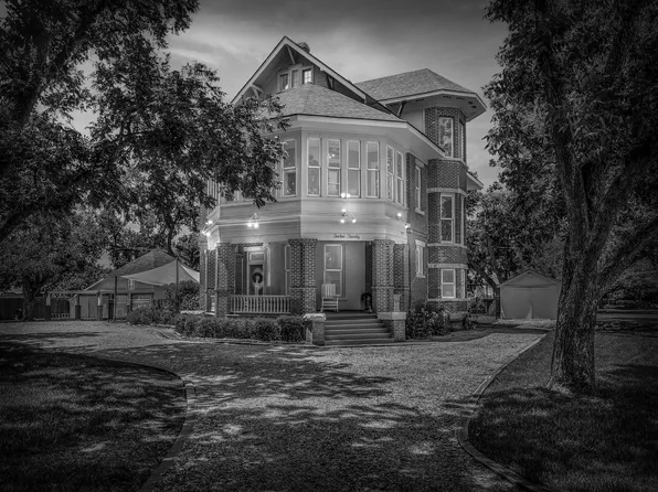 1220 W Lake Dr, Taylor, TX 76574
