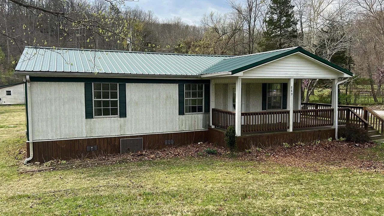 889 S Dogwood Dr — Photo 1