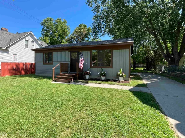 1326 8th St, Port Huron, MI 48060
