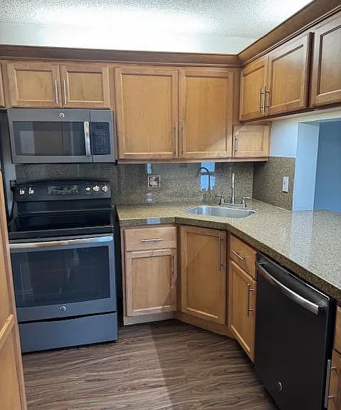 712 Sunny Pine Way — Photo 8