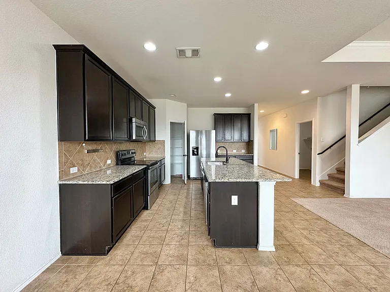 5304 Capricorn Loop — Photo 10