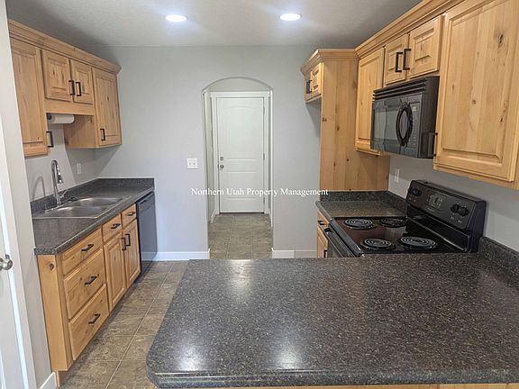 5 Kitchen_06252024