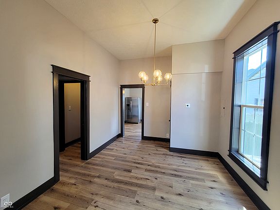 5th image of 615 W South St