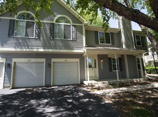 900 Surrey Ln, Dundee, IL 60118